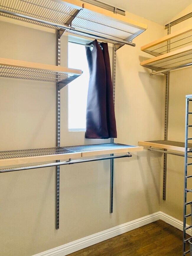 Building Photo - Gorgeous 3BD/2BA House in Hillcrest - Available NOW!