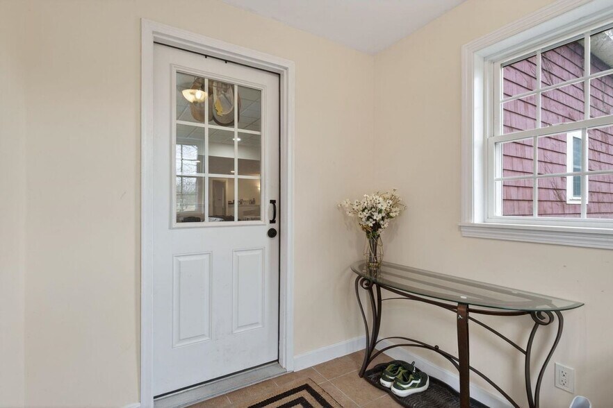 Building Photo - 178 Exeter