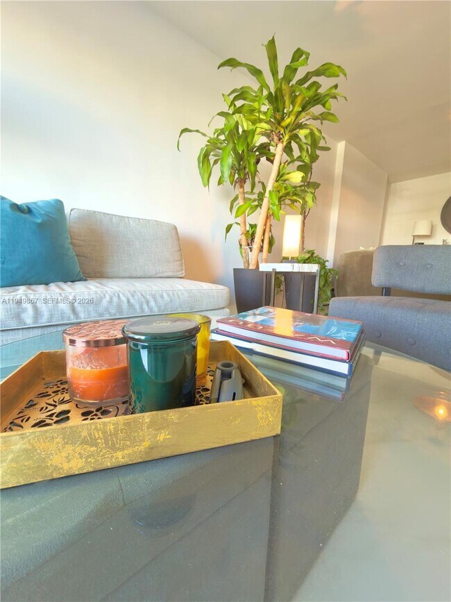 Building Photo - 400 Kings Point Dr