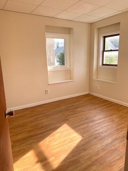 Building Photo - 207 N 1st St