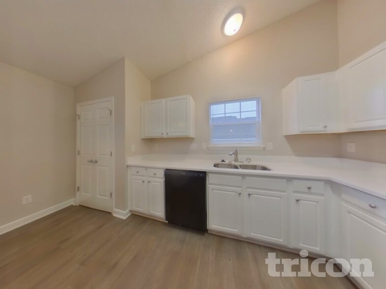 Building Photo - 7031 Red Bud Cir