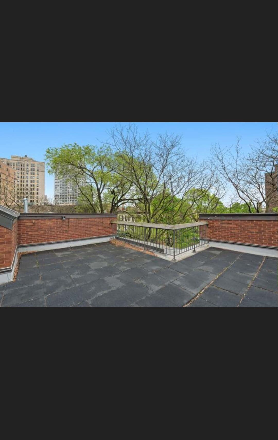 Building Photo - 2131 N Clark St