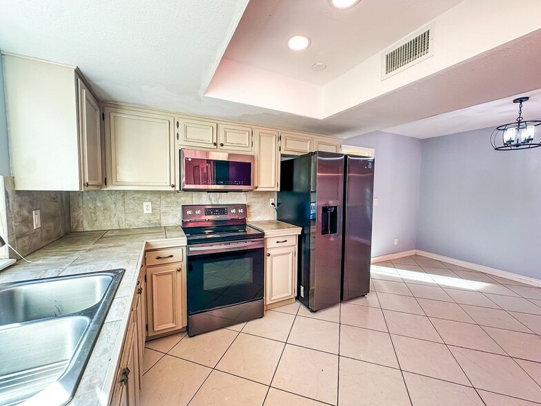 Building Photo - 6916 Polvadera Dr