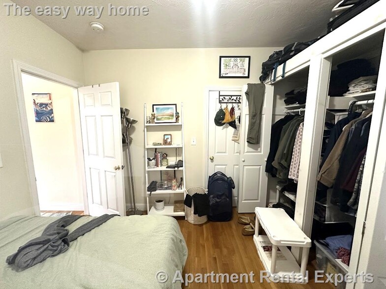 Building Photo - 1056 Cambridge St