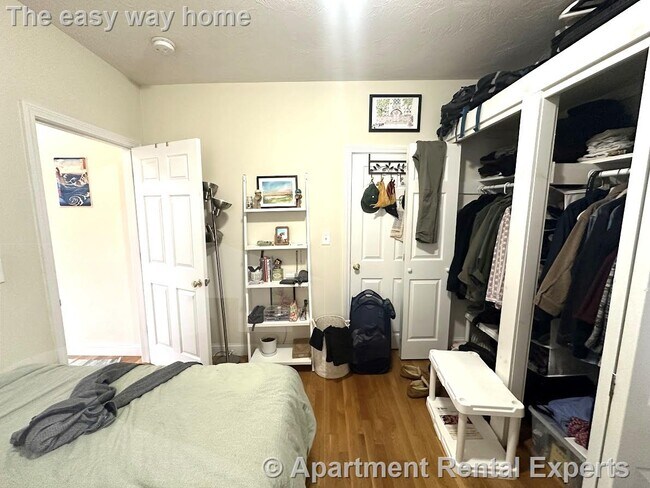 Building Photo - 1056 Cambridge St