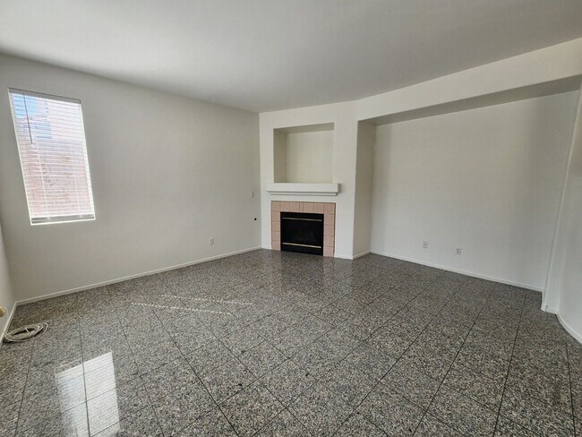 Building Photo - Stunning Five Bedroom home in Shadow Hills.