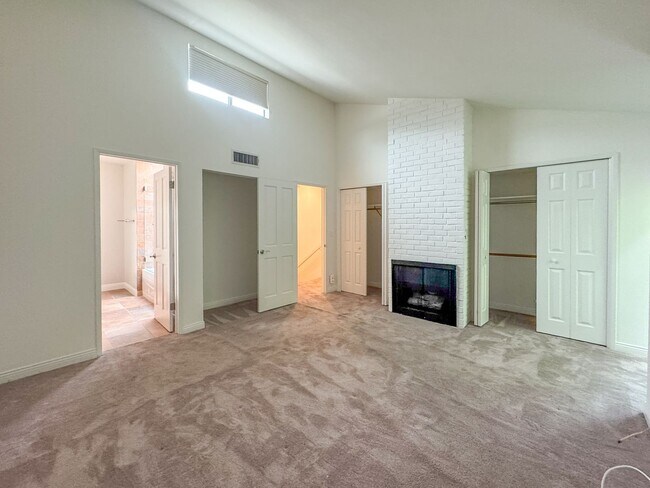 Building Photo - 880 Hilldale Ave