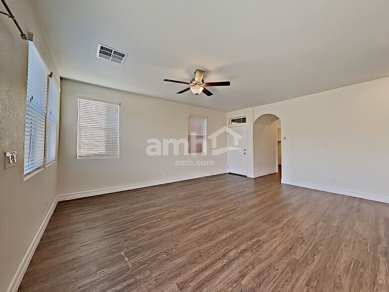 Building Photo - 9875 S Eastern Ave