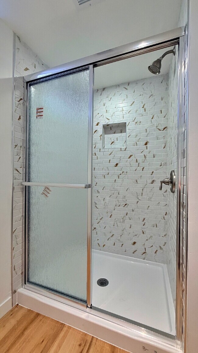 Building Photo - FANTASTIC REMODELED 3 Bed 2 Bath Home in Strayer & Shephards Park Hill Brand New Flooring New Car...