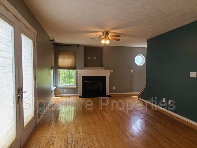 Building Photo - 10 Lockwood Dr
