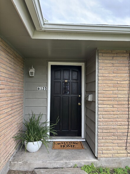 Building Photo - 6125 Birchwood Dr