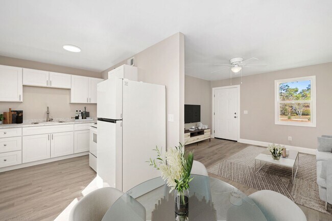 Building Photo - Cozy 1-Bedroom Apartment in Sumter, SC – Pinedale Apartments