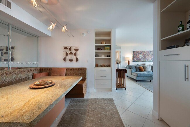 Building Photo - 1000 NE Quayside Terrace