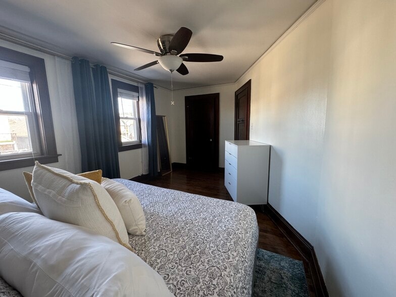 Bedroom 2 - 821 E Pearson St