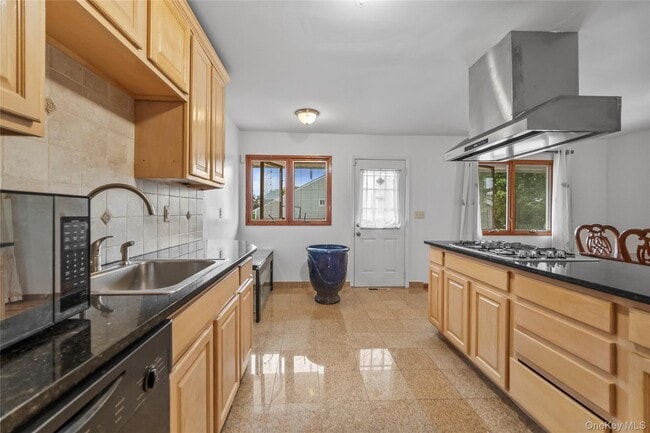 Building Photo - 35 Westwind Rd