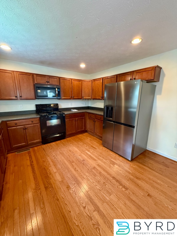 Building Photo - 1013 Sycamore Crest Dr