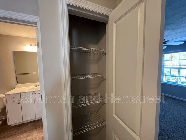 Building Photo - 736 Tarvin Cir