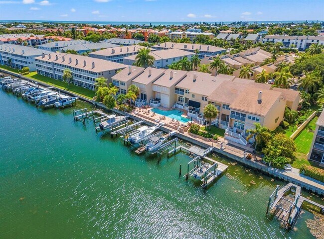 Building Photo - 487 Pinellas Bayway S