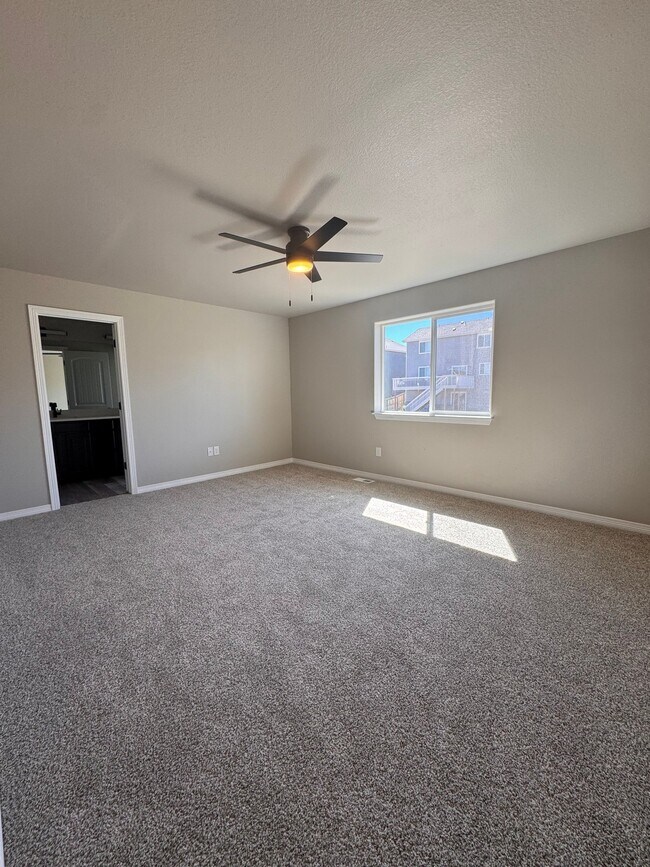 Building Photo - 10885 Matta Dr