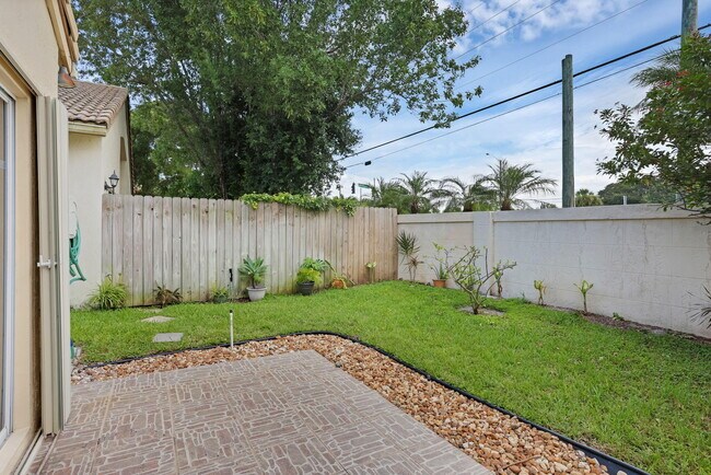 Building Photo - 7607 Colony Lake Dr