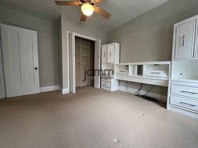 Building Photo - 3232 Clarendon Rd