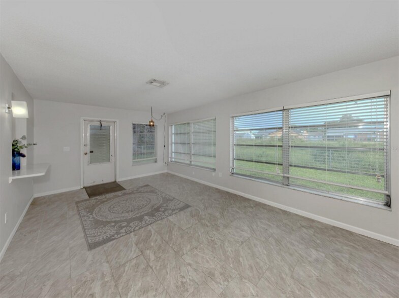 Building Photo - 8122 Trionfo Ave