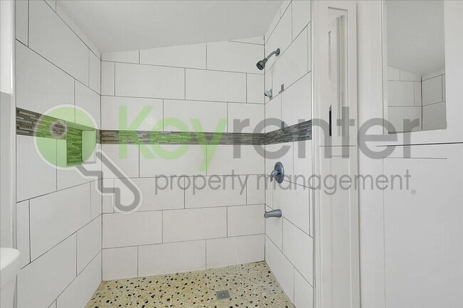 Building Photo - 4404 Lantana Ave