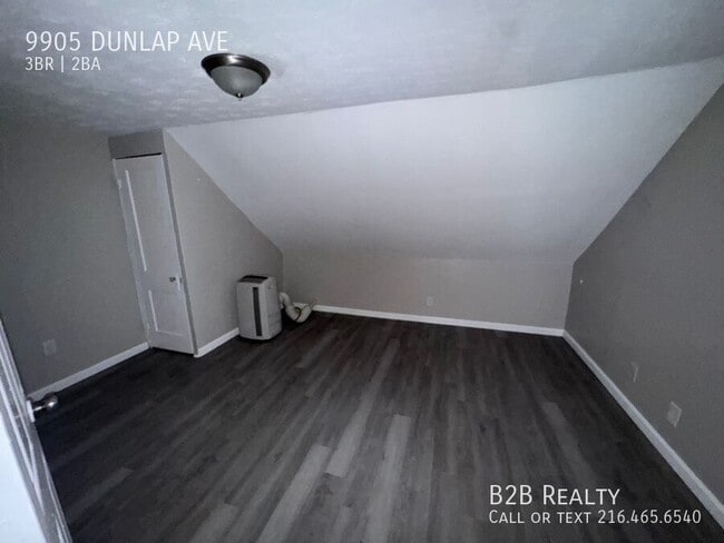 Building Photo - 9905 Dunlap Ave