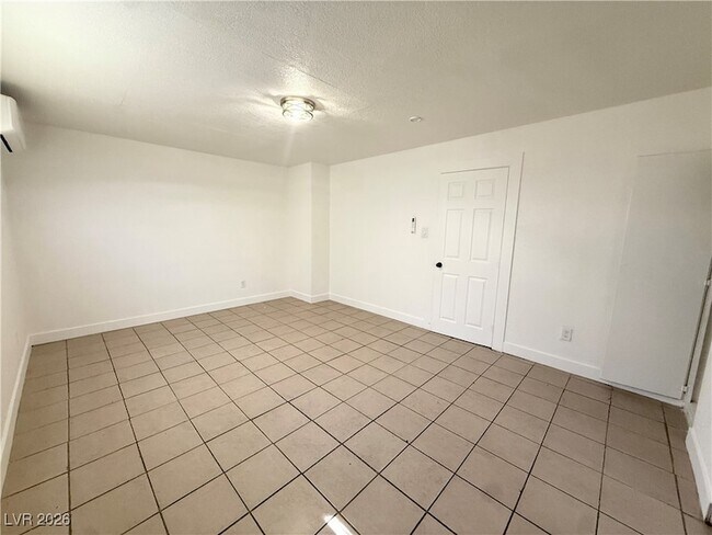 Building Photo - 2030 Sunrise Ave