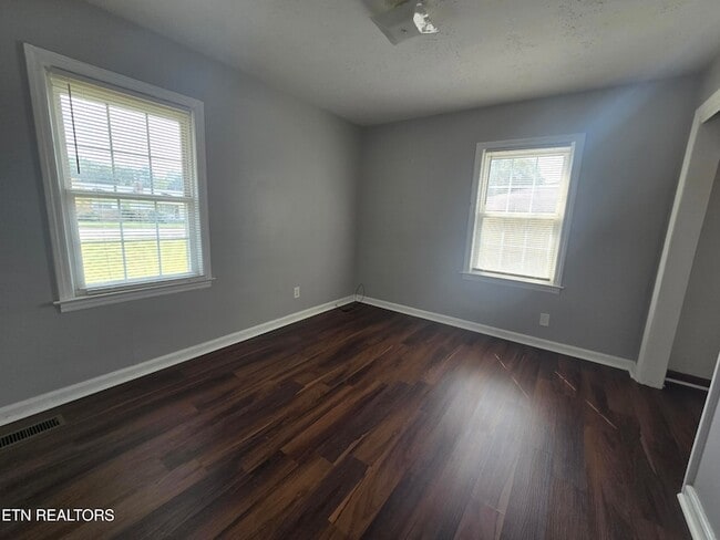 Building Photo - 415 Highland Dr