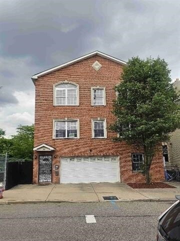 Primary Photo - 289 Arlington Ave