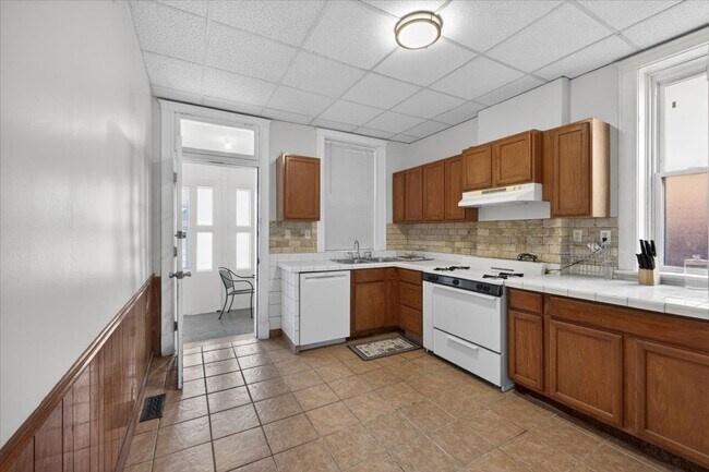 Building Photo - 736 Dover Pl
