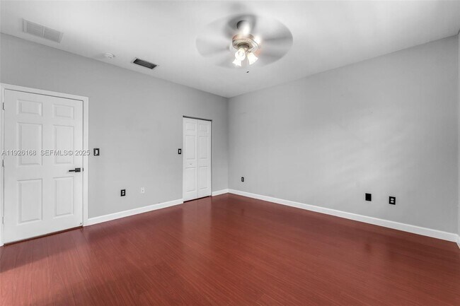 Building Photo - 239 SE 31st Terrace