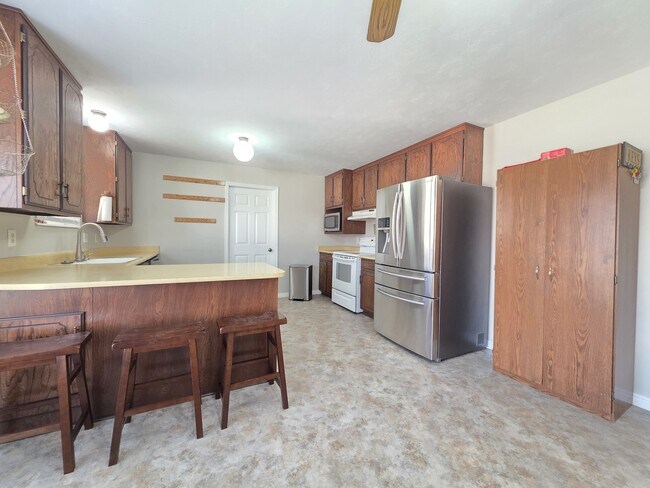 Building Photo - 7105 S 2530 W