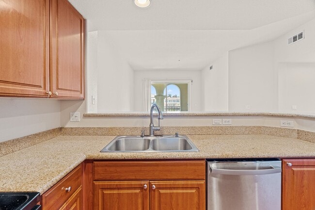 Building Photo - EXCLUSIVE PENTHOUSE UNIT IN MISSION TERRAC...