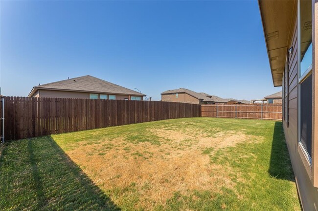 Building Photo - 1000 Meadow Scape Dr