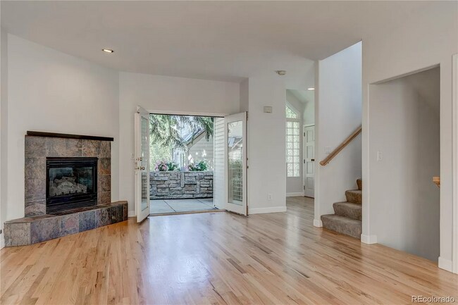 Building Photo - 552 Steele St