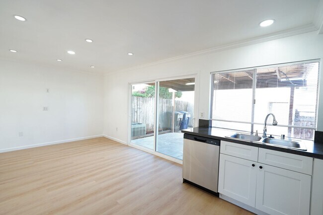 Building Photo - Spacious 3-Bedroom Home with 2-Car Garage in Riverside!