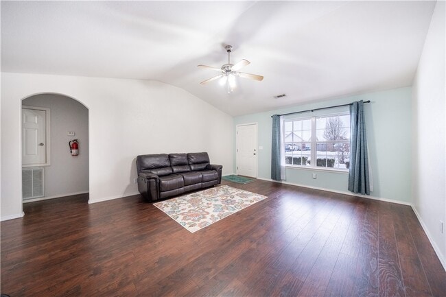 Building Photo - 5403 SW Cherry Creek Rd