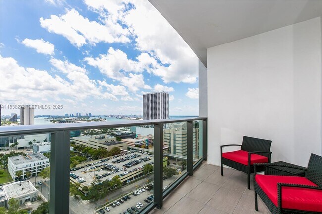 Building Photo - 1600 NE 1st Ave