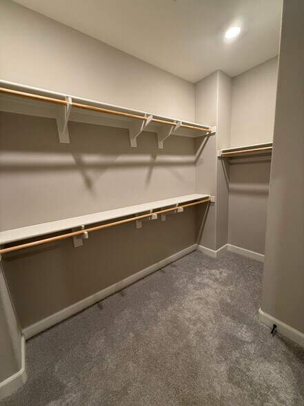 Building Photo - 1118 Delpy View Point