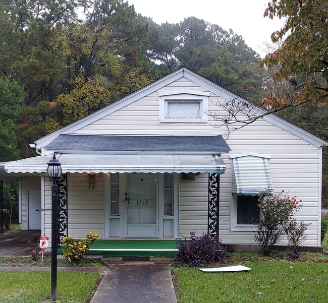 Primary Photo - 1713 Thru St