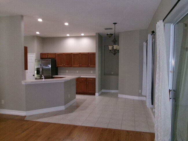 Building Photo - 12415 Lake Valley Dr