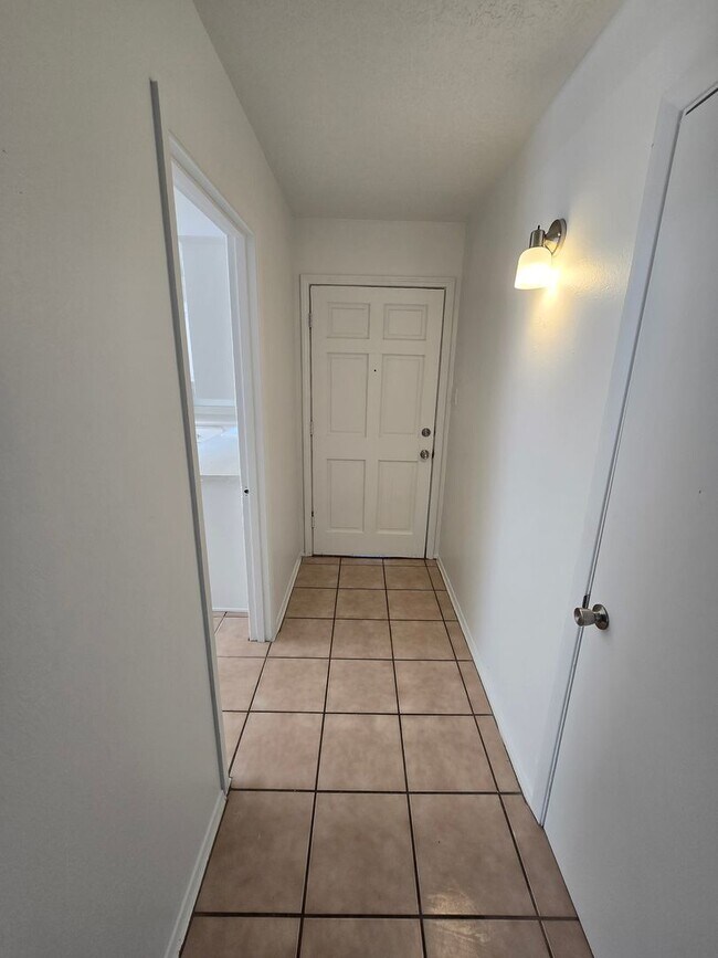 Building Photo - Nice size 4 Bedroom  2 Bath with 2 living ...