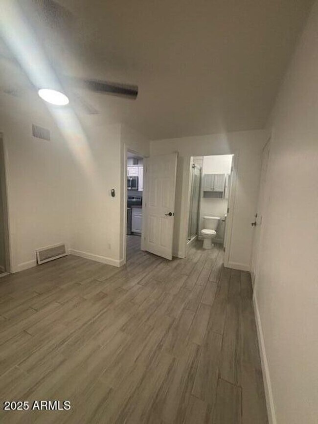 Building Photo - Beautifully Remodeled - Modern Duplex