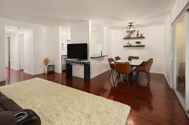 Building Photo - 12415 NE 130th Ct