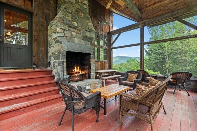 Building Photo - 36 Moses Pond Rd