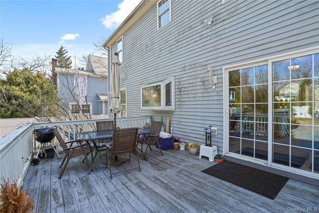 Building Photo - 102 Clinton St