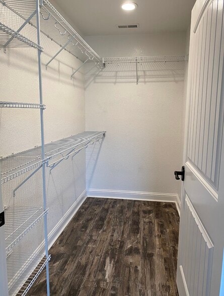 Building Photo - 30 Easy St