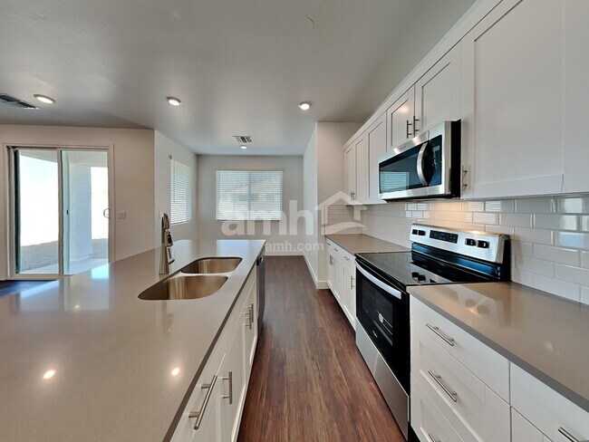 Building Photo - 17170 W Golden Ln